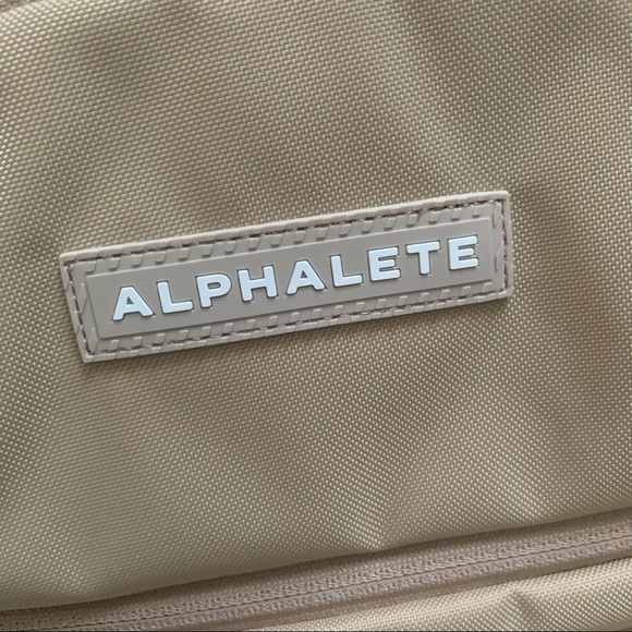 Alphalete ‘Voyager’ Pro Backpack (OS) - beige - Picture 3 of 6